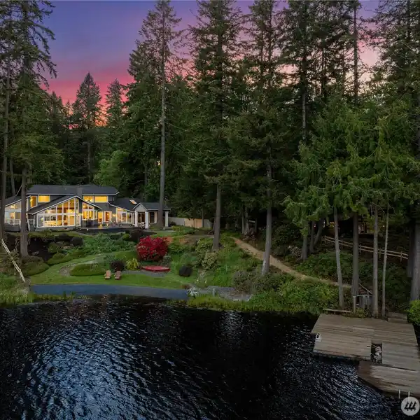 TRANQUIL WATERFRONT LIVING