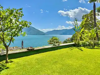 Spacious Villa with Fantastic Lake View
