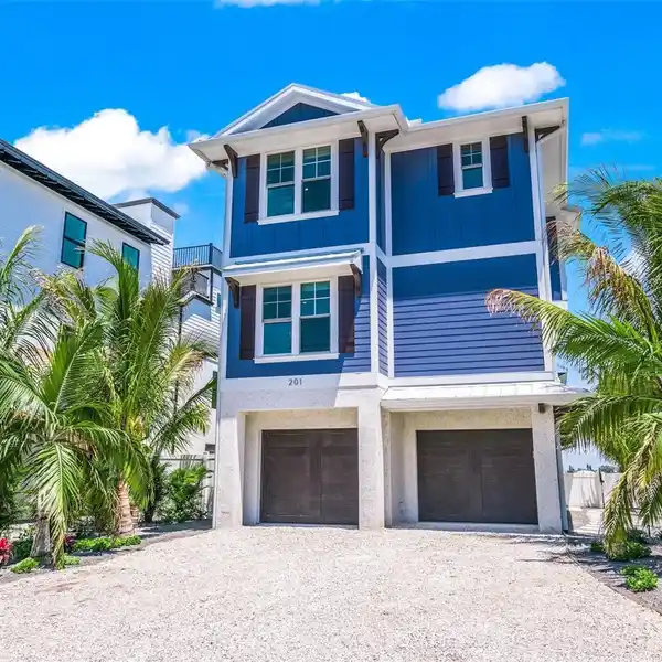 MAGNIFICENT BAY-FRONT POOL HOME