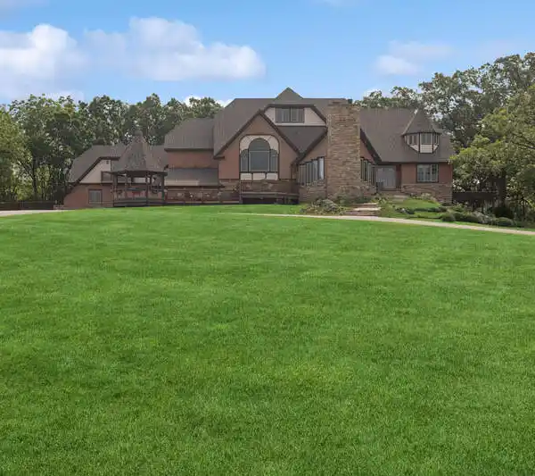 VERSATILE ESTATE ON PRIVATE ACREAGE WITH VIEWS