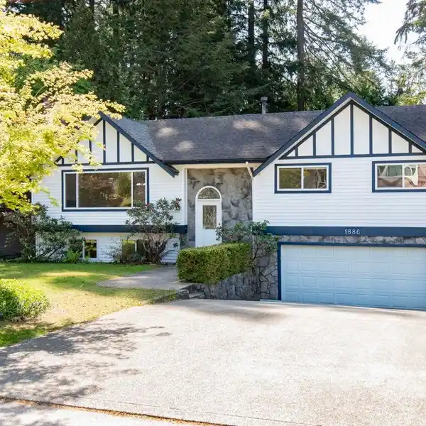 PERFECT STARTER HOME IN BLUERIDGE