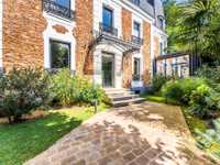 SPACIOUS LUXURY HOME IN A PEACEFUL SETTING