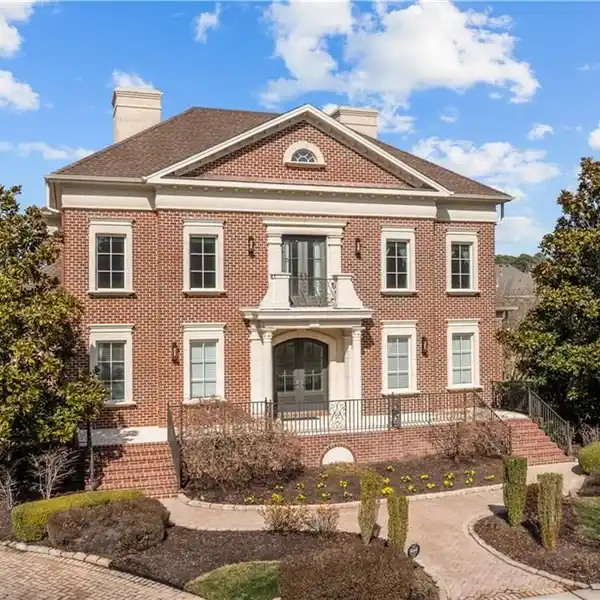AWARD WINNING CUSTOM-BUILT HOME