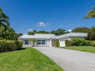 Desirable Vero Beach Coastal Retreat