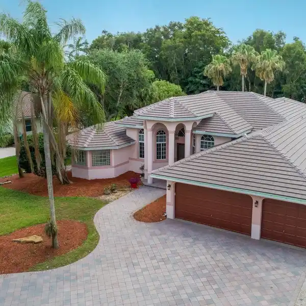 GORGEOUS POOL HOME ON A PRIVATE CUL-DE-SAC