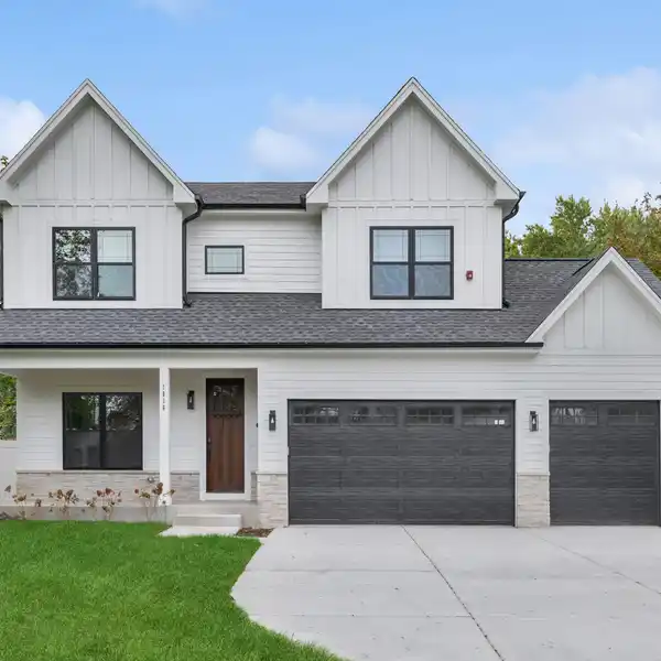 IMMACULATE NEW BUILD WITH DESIGNER KITCHEN FEATURES