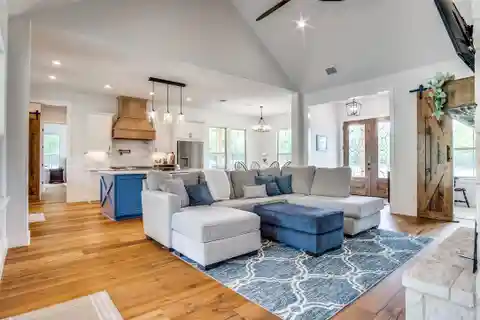 Beautiful Custom Home on 52 Acres