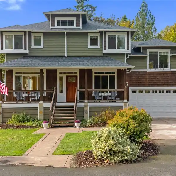 PRIVATE CRAFTSMAN HOME WITH NEW ROOF, HEAT PUMP & GENERATOR