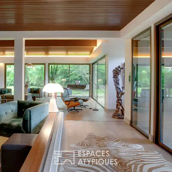 ULTRA-CONTEMPORARY HOME AMID MAJESTIC TREES