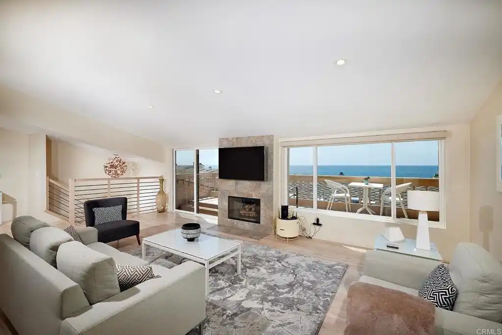 Contemporary Townhome-style Condo