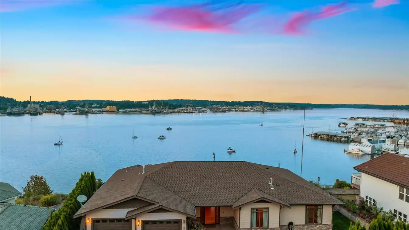 Beautiful View Home Overlooking Sinclair Inlet