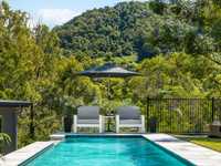 MODERN ARCHITECTURAL MARVEL IN SAMFORD VALLEY