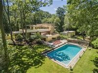 FABULOUS HOME PAYING HOMAGE TO FRANK LLOYD WRIGHT
