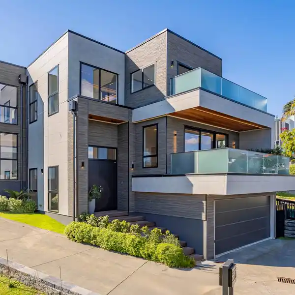 UNPARALLED LUXURY AND LOCATION
