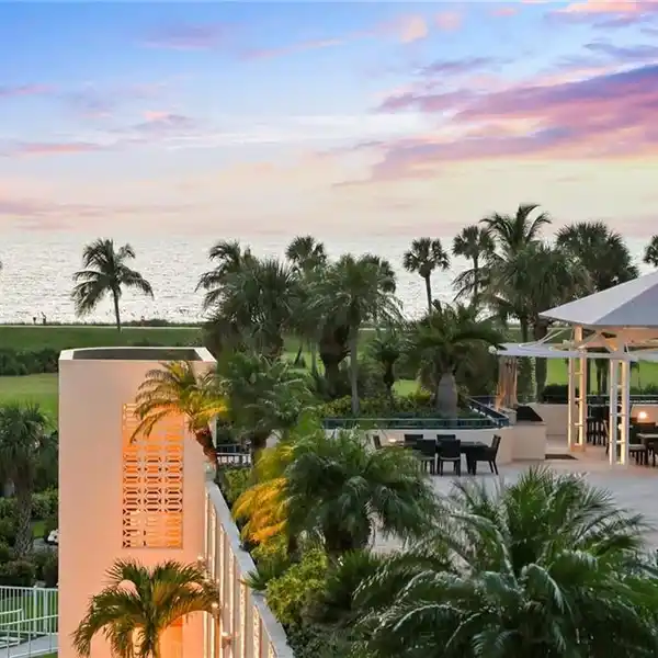 BEAUTIFUL HOME IN SOLAMAR IN THE HEART OF PARK SHORE