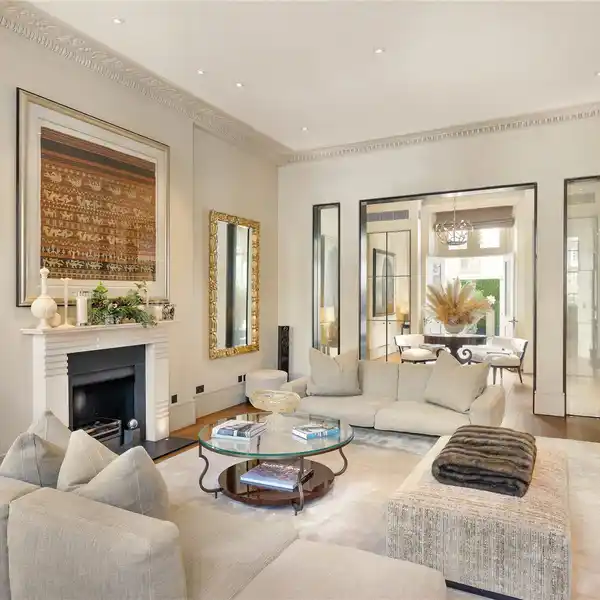 SPACIOUS MAISONETTE WITH AN EXCEPTIONAL LAYOUT