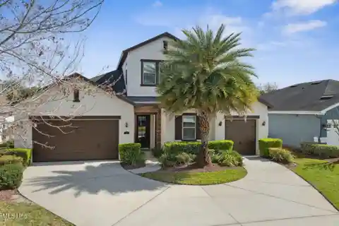 Spacious Five Bedroom Home with Resort-Style Backyard