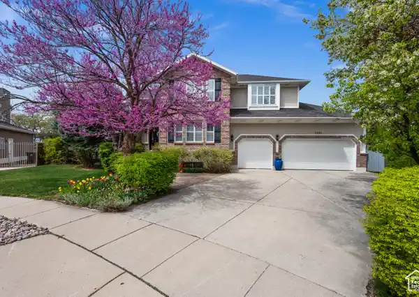 BEAUTIFUL HOME AT THE END OF A PEACEFUL CUL-DE-SAC