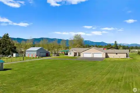 Comfort and Versatility on Three Acres