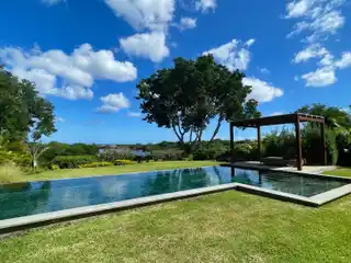 Newly Built Villa Boasts a Wonderful Garden