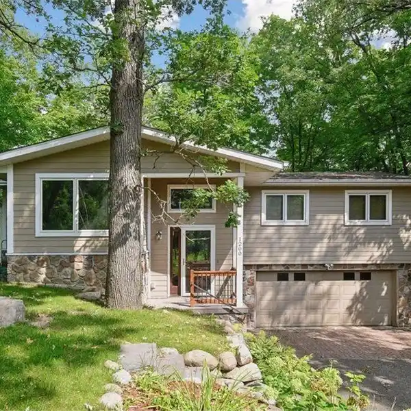 OUTSTANDING HOME ON LONG LAKE