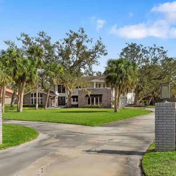 PRIVACY AND LUXURY IN GATED BENEVA OAKS
