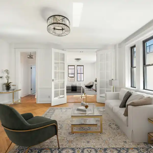 TASTEFULLY RENOVATED SUN-FILLED APARTMENT