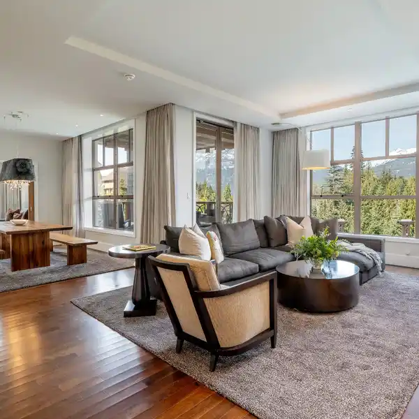 33 FOUR SEASONS PRIVATE RESIDENCES