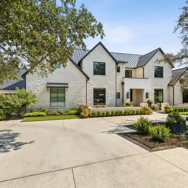 EXQUISITE VAQUERO ESTATE WITH POOL AND SPA RETREAT