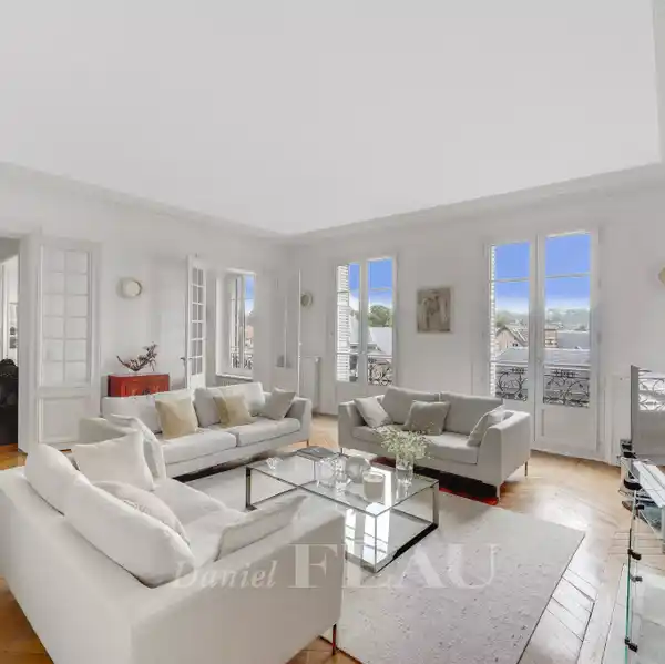 STUNNING VERSAILLES APARTMENT WITH PERIOD CHARM