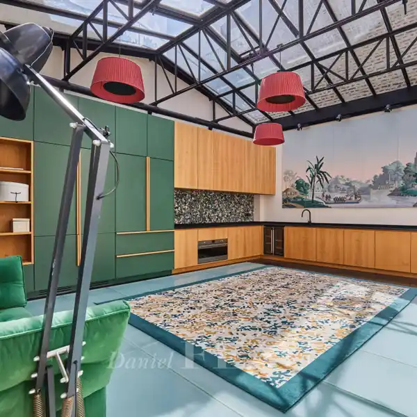 PRIVATE MANSION IN A PRIME LOCATION