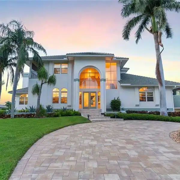STUNNING HOME IN THE EXCLUSIVE MARCO ISLAND ESTATES