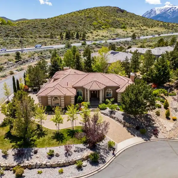 CUSTOM HOME IN SOUGHT AFTER SADDLEHORN