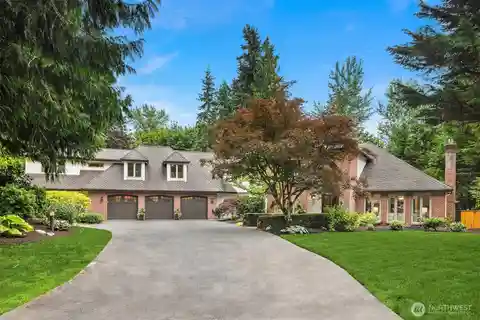 Luxury English Hill Premier Estate