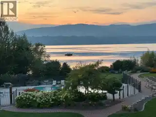 Kelowna Lakefront Townhome with Stunning Views