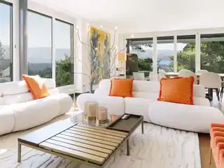 An Elegant Residence at Zürichberg