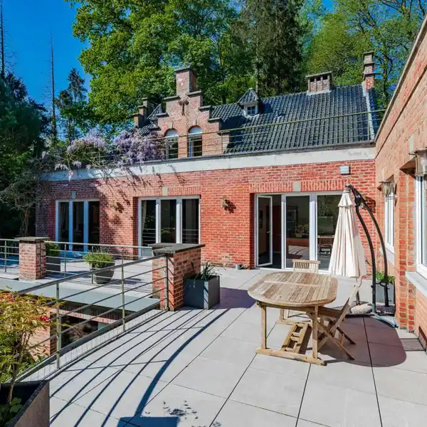 BEAUTIFUL RENOVATED VILLA IN EXCEPTIONAL LOCATION