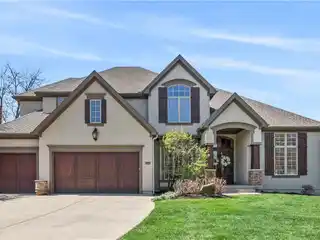 Luxury Living Backing to Neighborhood Lake