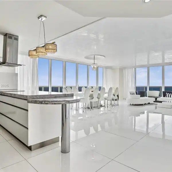 TWO-STORY PENTHOUSE IN BEACH CLUB
