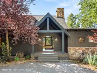 Timeless Mountain Charm with Modern Updates in a Top Community