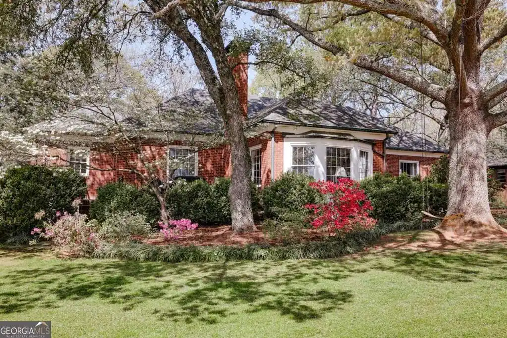 Classic Five Points Charm with Modern Sophistication