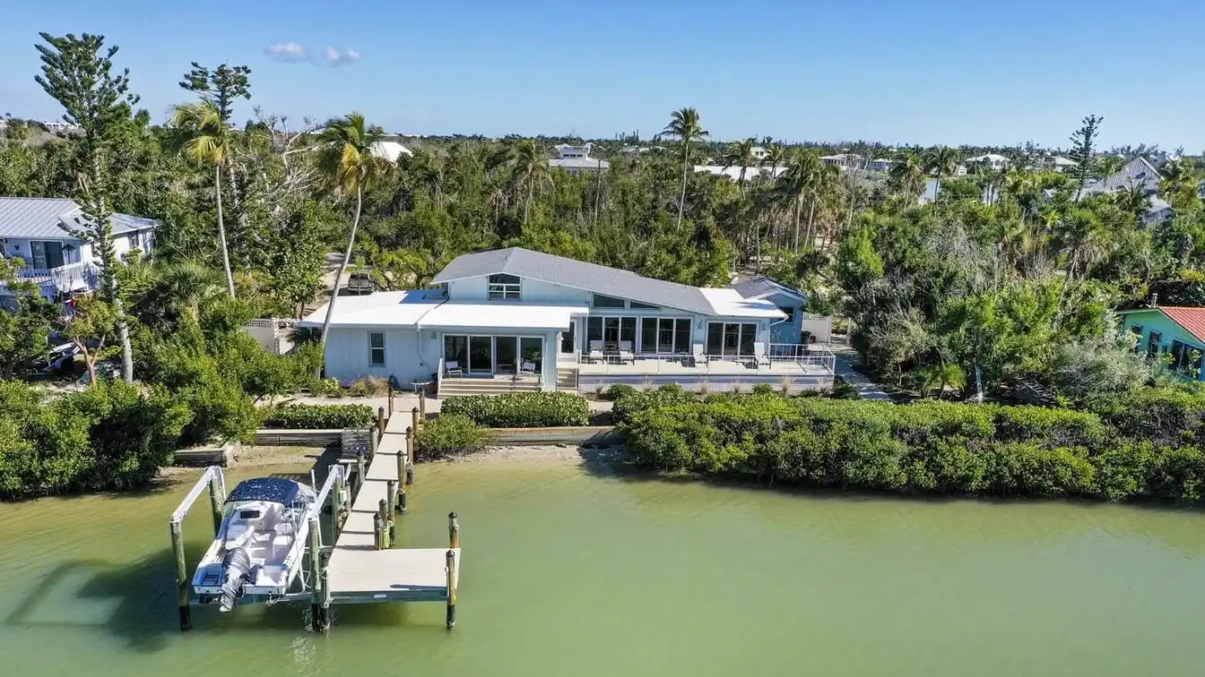 Bayfront Retreat with Incredible Views