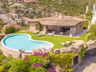 Mediterranean Elegance with Contemporary Architecture