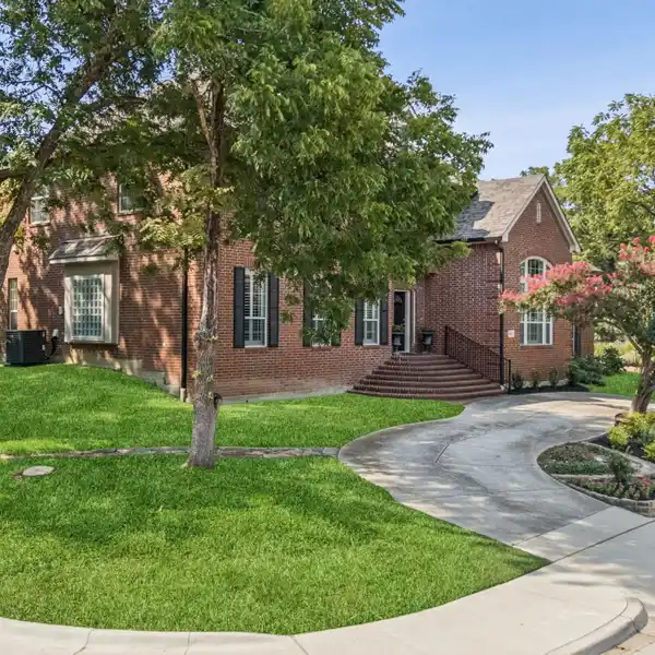 STYLISH HOME IN COVETED TOWN CREEK NEIGHBORHOOD