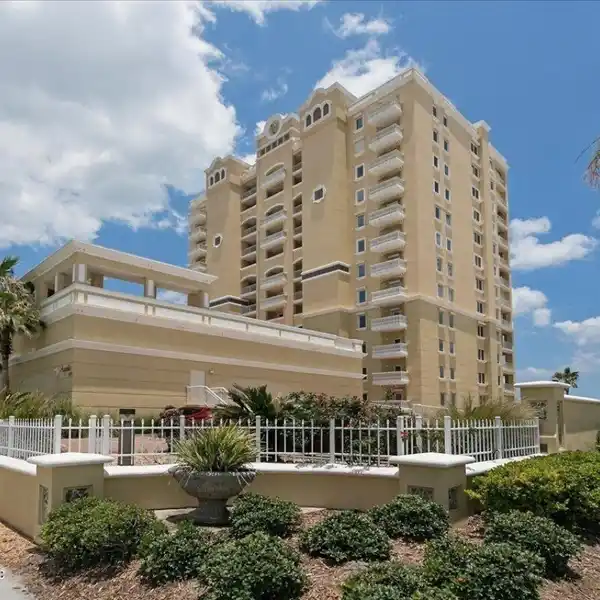 GORGEOUS NORTH END UNIT IN A DESIRABLE BUILDING