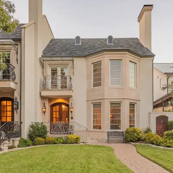 ELEGANT RESIDENCE WITH FOUR FIREPLACES AND FINE FINISHES
