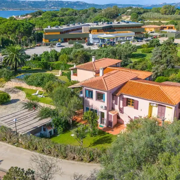 LOVELY FIVE BEDROOM VILLA