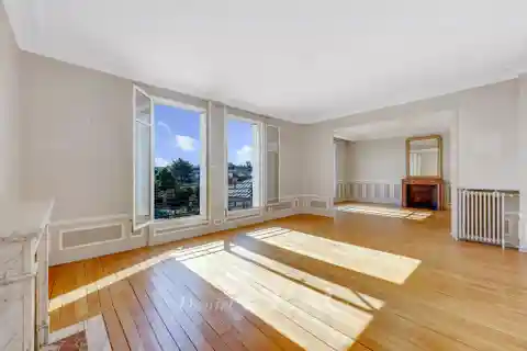Spacious Period Apartment Steps from the Station