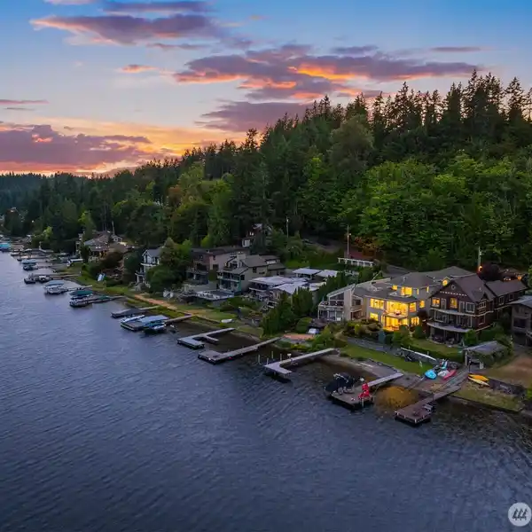 EXQUISITE MULTI-GENERATIONAL LAKE SAMMAMISH HOME