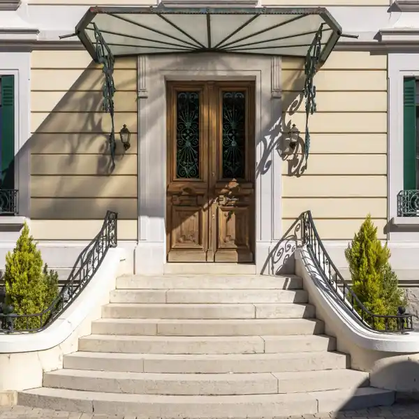 TASTEFULLY AND THOROUGHLY RENOVATED VILLA